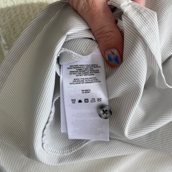 NWOT Mountain Hardware Button Up - Picture 5 of 6